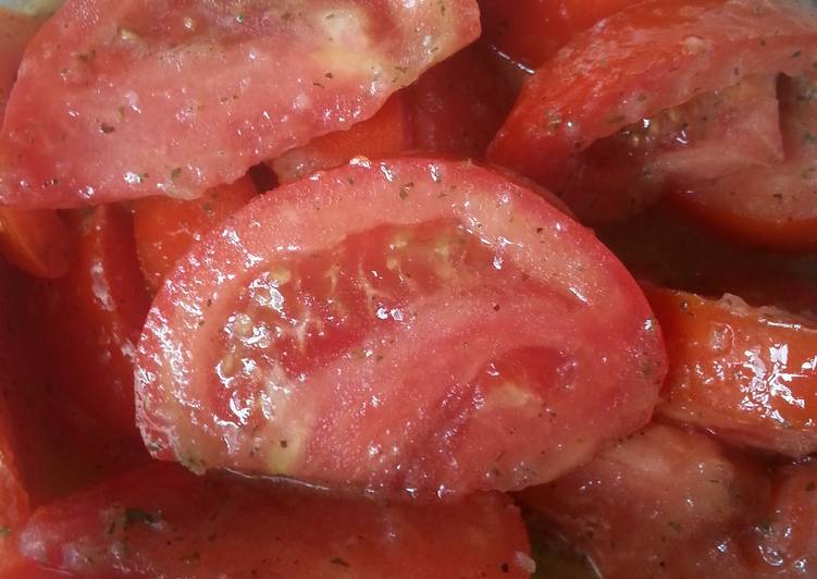 Festive Tomato Wedges