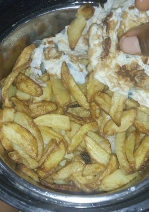 A picture of Chips with egg.