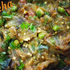 A picture of Baigan Matar Bharta.
