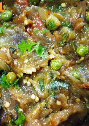 A picture of Baigan Matar Bharta.
