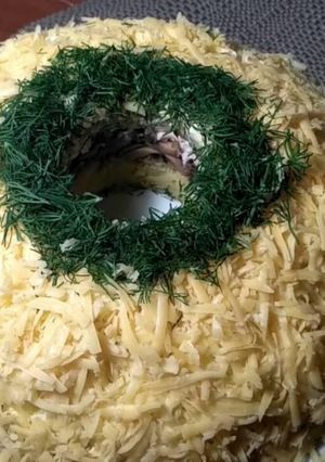 Фото Салат слоеный с курицей и грибами.