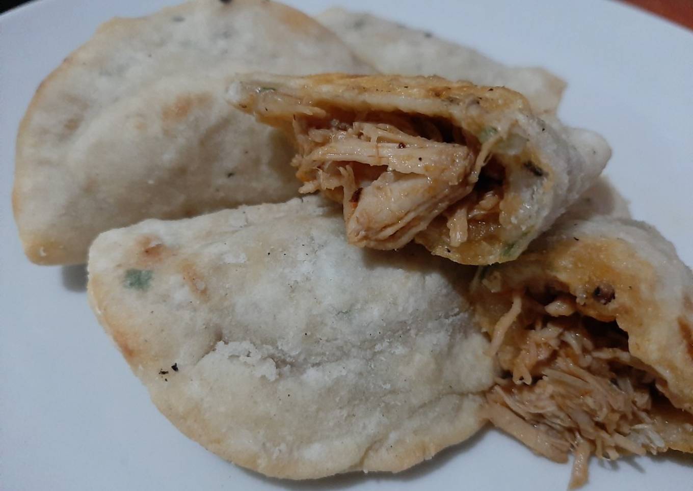 Baharatlı tavuk ile doldurulmuş Cireng