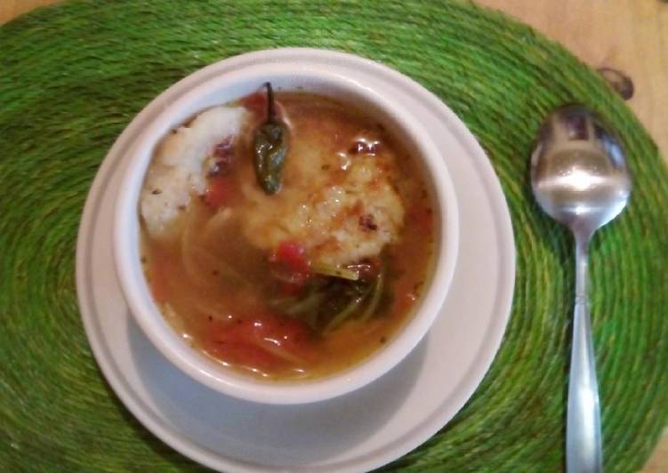 Tortitas de garbanzo en caldillo veganas