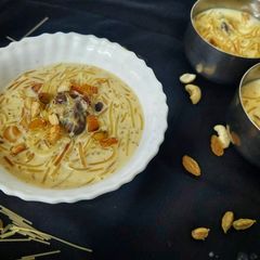 A picture of Sheer khurma.