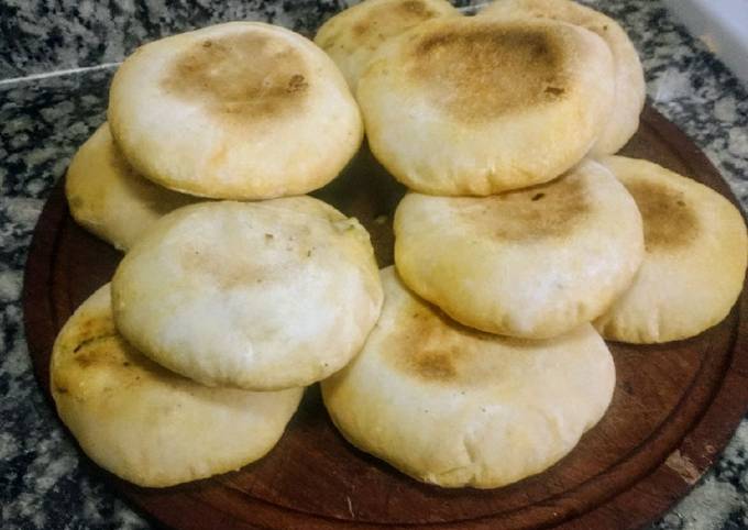 Pan de pizza relleno a la piedra Receta de Lucas Bertero- Cookpad