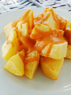 Una foto de Patatas con salsa brava