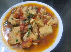 Hình của món Đậu phụ đông lạnh sốt cay.