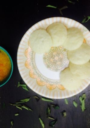 इंस्टेंट इडली एंड सांबर (Instant idli and sambar recipe in Hindi) रेसिपी मुख्य फोटो