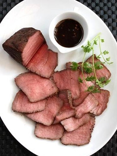 A picture of Roast Beef using a Clay Pot.
