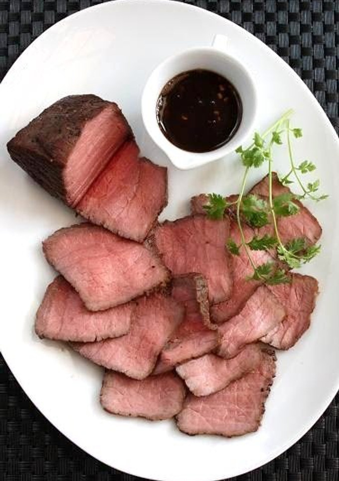 A picture of Roast Beef using a Clay Pot.