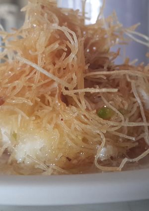 A picture of Knefe / knafe with rice pudding filling.