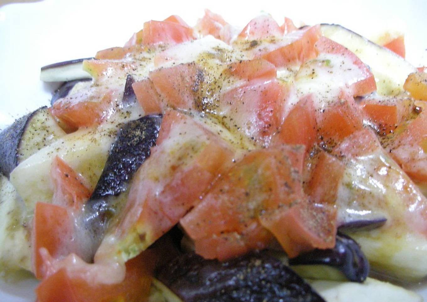 Italian-Style Eggplant and Tomatoes in 5 Minutes in the Microwave