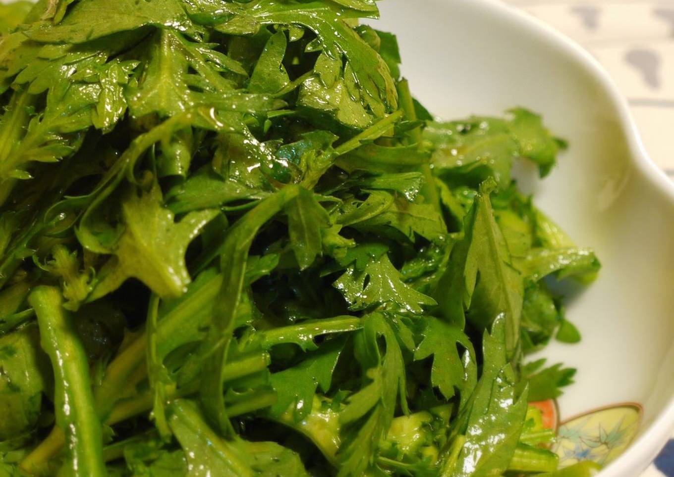 Chrysanthemum Leaf Salad
