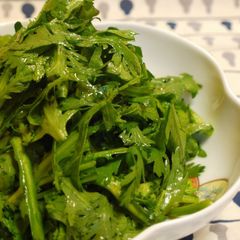 A picture of Chrysanthemum Leaf Salad.