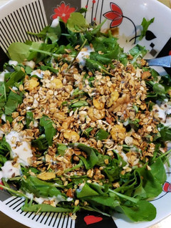 Una foto de Ensalada agridulce con granola