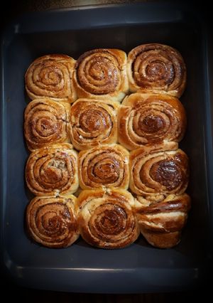 عکسی از دستور رول دارچینی (cinnamon roll)