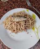 Tallarines con sardinas de lata