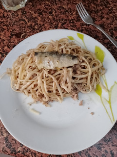 Una foto de Tallarines con sardinas de lata