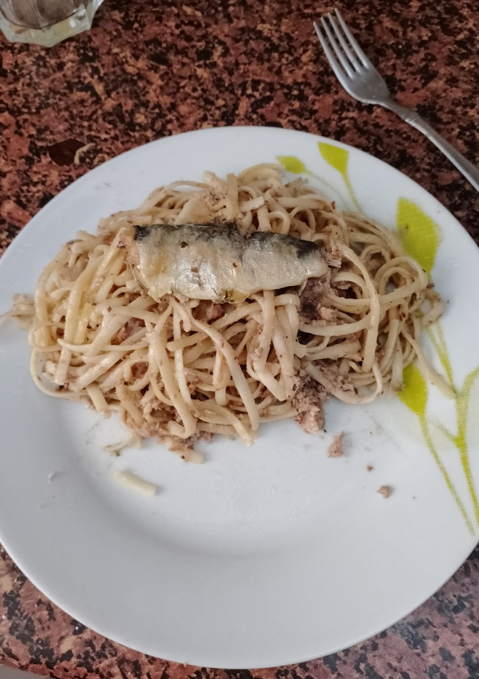 Una foto de Tallarines con sardinas de lata