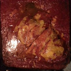 A picture of baked spaghetti chicken.