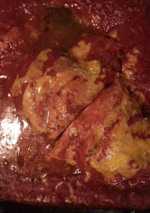 A picture of baked spaghetti chicken.