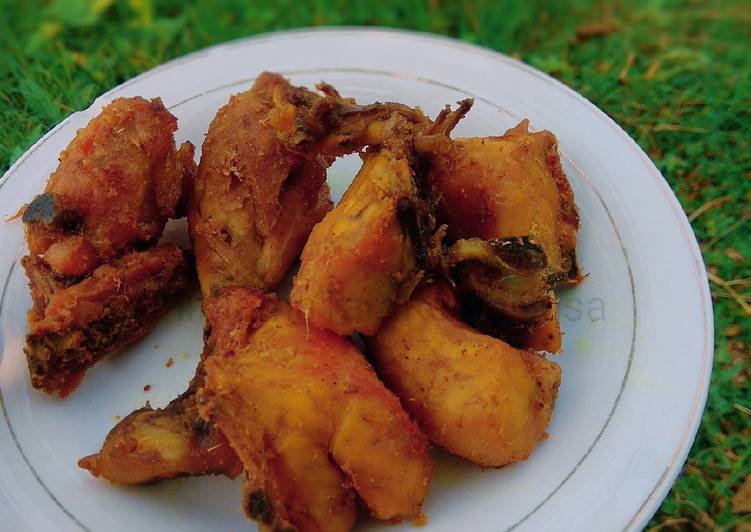 Ayam goreng kemiri