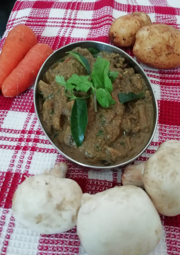 செட்டிநாடு காளான் கிரேவி(chettinadu mushroom gravy recipe in tamil) செய்முறை முக்கிய புகைப்படம்