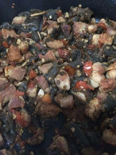 Una foto de Chile pasado con carne de puerco