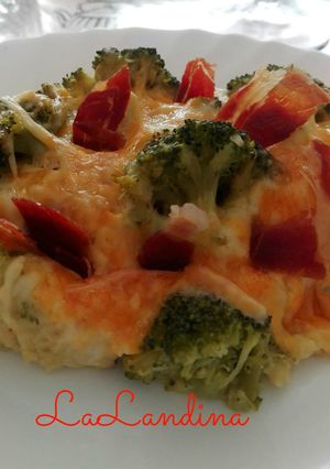 Una foto de Brócoli con patatas, jamón y queso