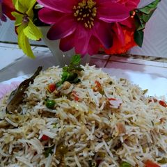 A picture of Special chicken and vegetable rice Chinese.