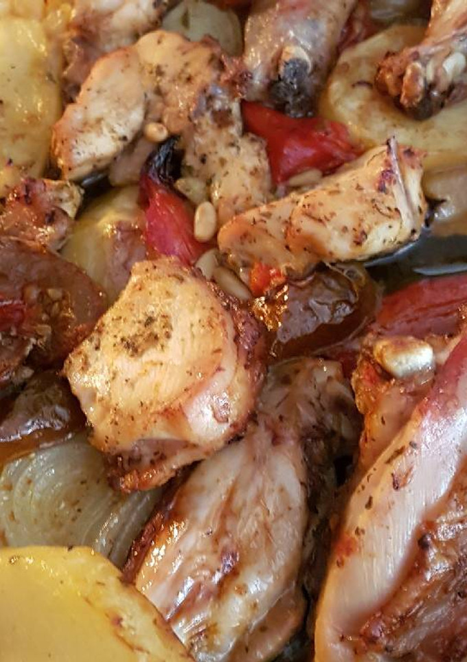 Una foto de Asado de pollo y verduras