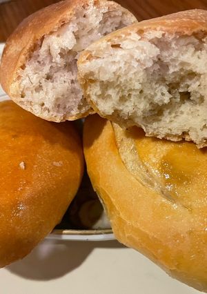A picture of Vietnamese Mini Baguette (Bánh Mì Cóc) with Soft Interior.