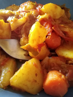 Una foto de Repollo en salsa de tomate y curry