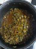 Guisado de nopalitos en chile cascabel