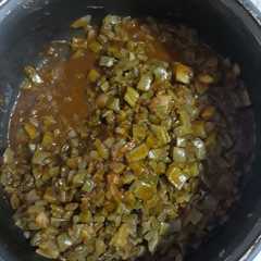 A picture of Guisado de nopalitos en chile cascabel.
