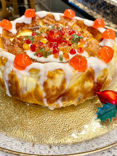 Una foto de Tarta de queso rellena con frutas confitadas