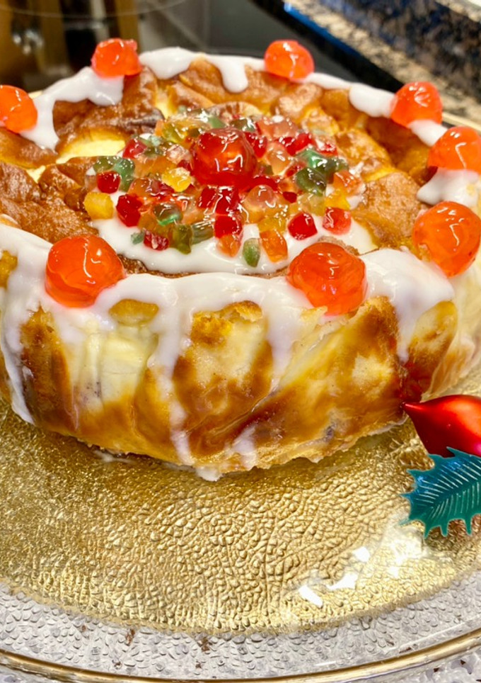 Una foto de Tarta de queso rellena con frutas confitadas
