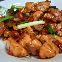 A picture of Stir fry chicken and fermented red bean paste.