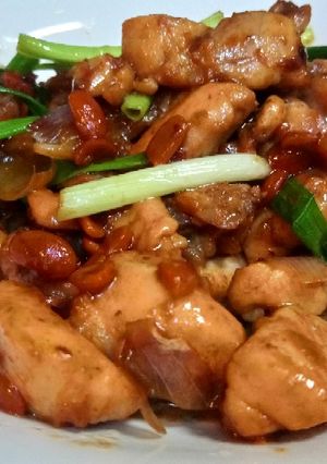 A picture of Stir fry chicken and fermented red bean paste.