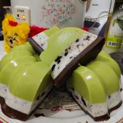 A picture of Puding Alpukat Oreo Coklat.