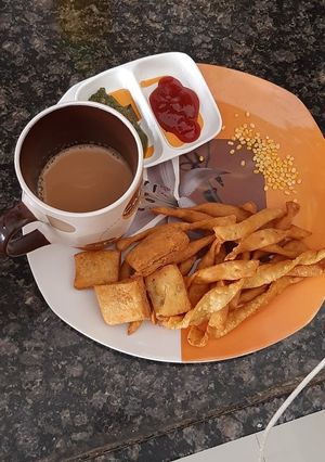 मूंग दाल आटे की पापड़ी (Moong dal aate ki papdi recipe in Hindi) रेसिपी मुख्य फोटो