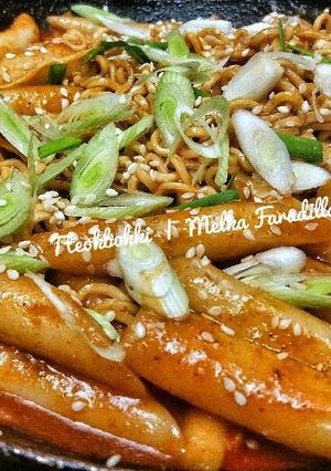 Foto resep Tteokbokki (pakai saus maeun dakbal)