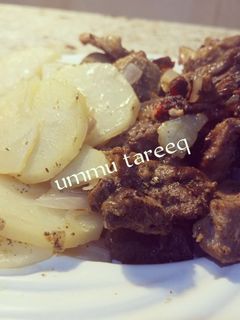 Tananen nama Mai kashi da dankalinturawa da albasa ainihin hoton girkin