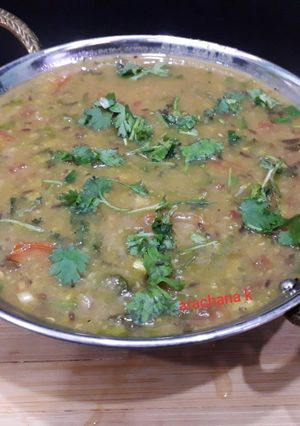 A picture of Panchratan tadka dal.