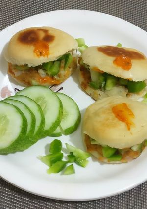 A picture of Stuffed rice balls.