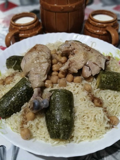 صورة لوصفة رشتة بالدجاج مرقة بيضاء