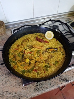 Una foto de Arroz mixto en paellera