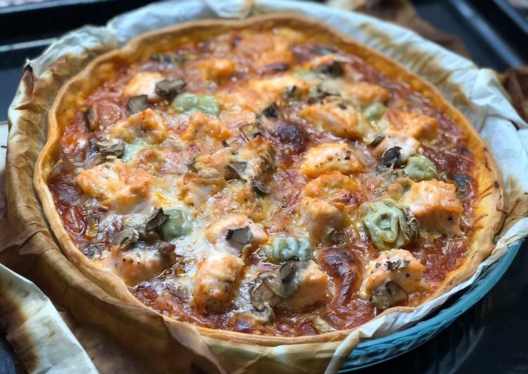 Pizza en masa de hojaldre de salmón y conservas saura 🥫