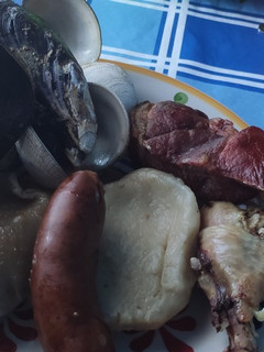 Una foto de Curanto en olla auténticamente chilote