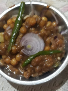 छोले चाट (chole chaat recipe in Hindi) रेसिपी मुख्य फोटो
